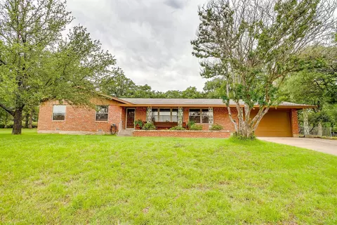 317 Breezy Ln, Azle, TX 76020