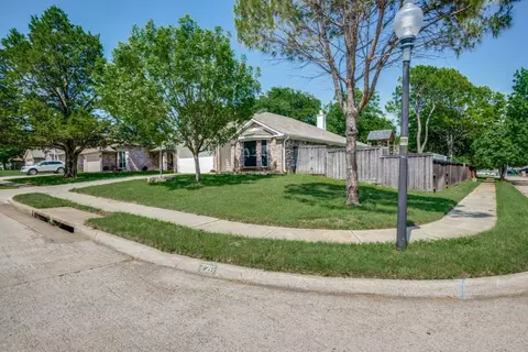 726 Texas Oak Trl, Lake Dallas, TX 75065