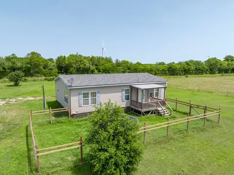 135 Hcr 3266, Mount Calm, TX 76673