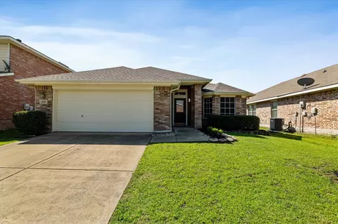 1007 Kimbro Dr, Forney, TX 75126