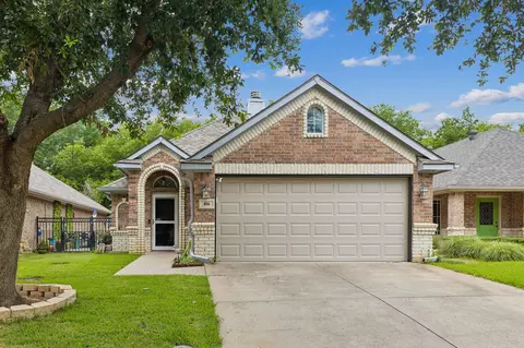 816 Claycourt Cir, Fort Worth, TX 76120