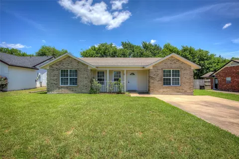 1003 Solomon Dr, Commerce, TX 75428