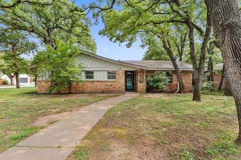 521 Brookview Dr, Hurst, TX 76054
