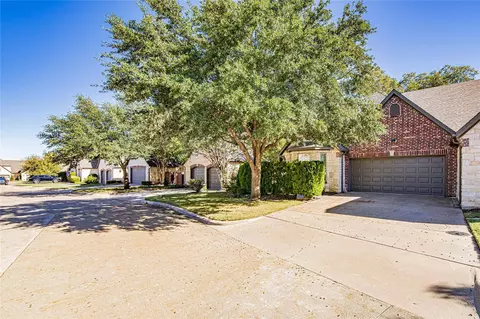719 N Avalon Ct, Granbury, TX 76048