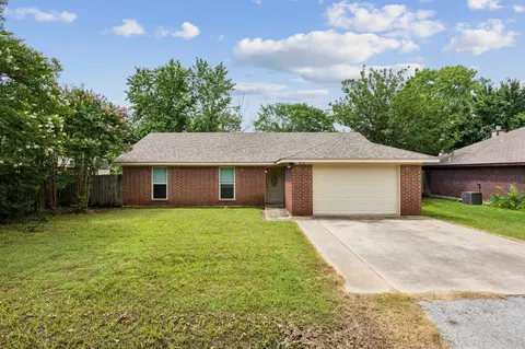 315 Oakwood Cir, Shady Shores, TX 76208