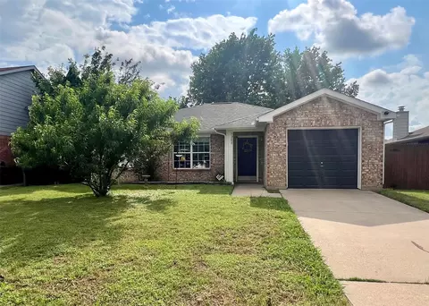 7208 Autumn Run Dr, Forest Hill, TX 76140