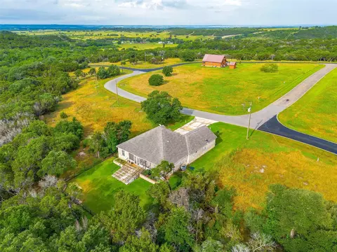 8228 Bruntsfield Loop Dr, Cleburne, TX 76033 photo 2