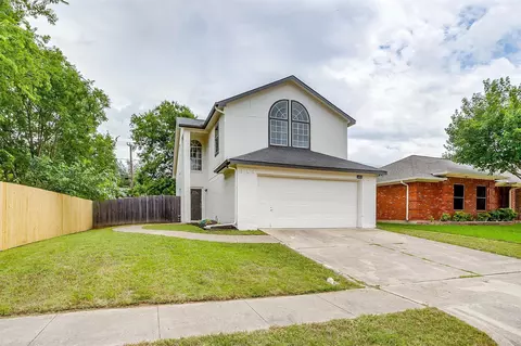 6411 Aires Dr, Arlington, TX 76001