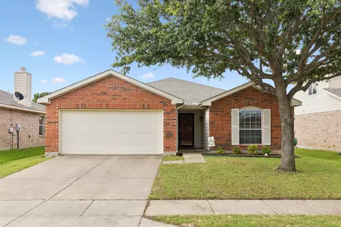 8824 Wagon Trl, Cross Roads, TX 76227