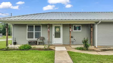 239 N 10th St, Jacksboro, TX 76458