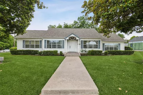 745 Buckner Blvd, Dallas, TX 75218