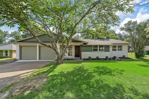 115 N Emberwood Dr, Robinson, TX 76706