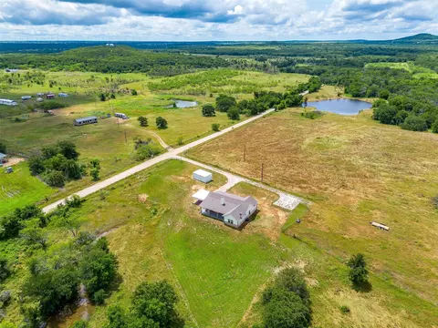 194 Reeves Rd, Jacksboro, TX 76458