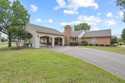 2017 S Village Dr, Bonham, TX 75418