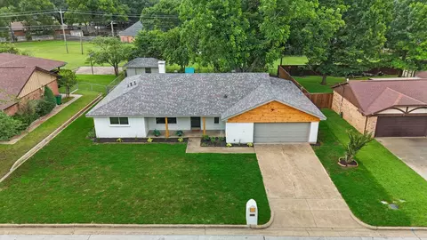 6304 Circleview Dr, Haltom City, TX 76180