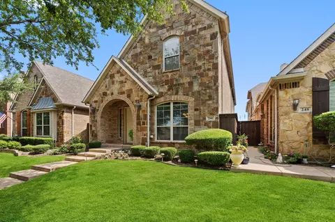 246 Carrington Ln, Lewisville, TX 75067