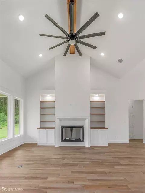 Living - 45 Turtle Creek Dr, Benton, LA 71006 photo 2 of 5
