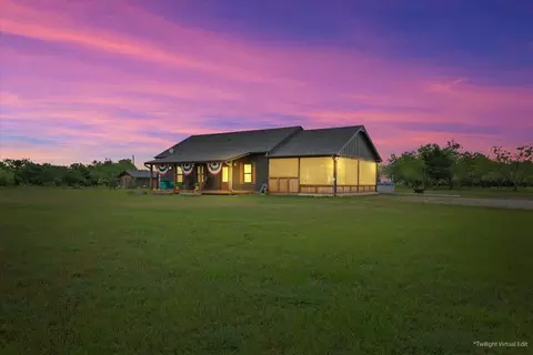 190 Hcr 3258, Mount Calm, TX 76673