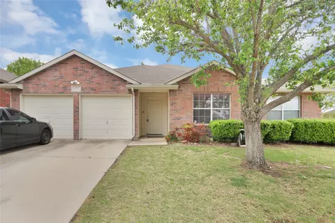 8300 Southern Prairie Dr, Fort Worth, TX 76123