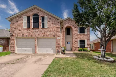 910 Glenbrook Dr, Grand Prairie, TX 75052