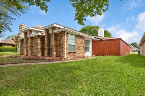 1141 Southpointe Dr, Desoto, TX 75115