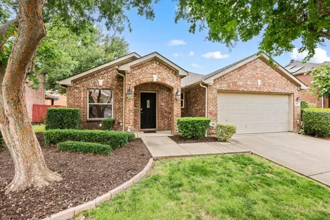 515 Angela Ln, Euless, TX 76039