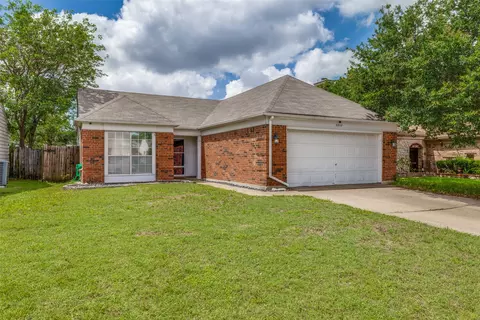 3808 River Birch Rd, Fort Worth, TX 76137