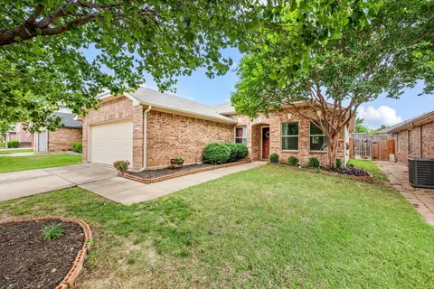 3729 Palm Dr, Fort Worth, TX 76244