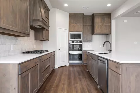Kitchen - 416 Broken Spoke Trl, Mcgregor, TX 76657 photo 3 of 4
