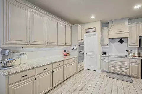 Kitchen - 9117 Conroe Dr, Argyle, TX 76226 photo 3 of 4