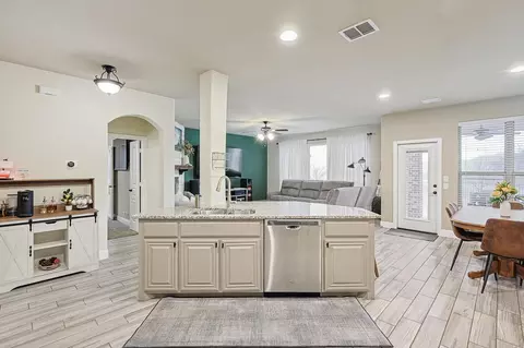 Kitchen - 9117 Conroe Dr, Argyle, TX 76226 photo 2 of 4