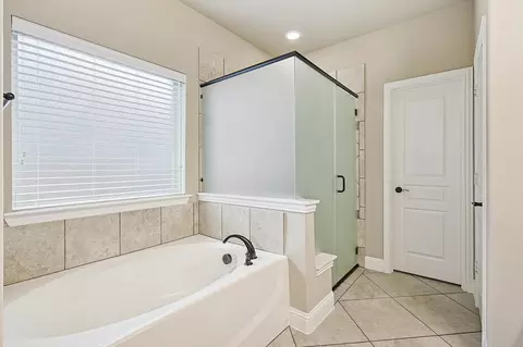 Bath - 9117 Conroe Dr, Argyle, TX 76226 photo 4 of 7