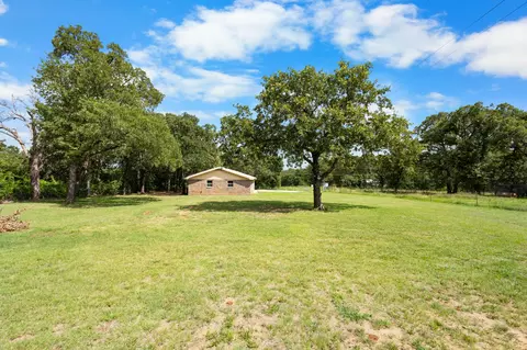 507 Waller Dr, Bowie, TX 76230
