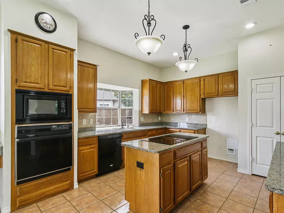 Kitchen - 2302 Breaker Ct, Mckinney, TX 75072 photo 5 of 6