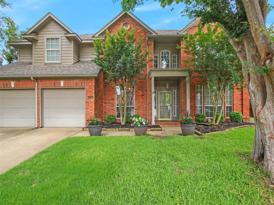 Exterior - 2302 Breaker Ct, Mckinney, TX 75072 photo 4 of 7