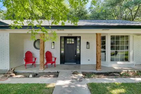 209 W Pleasantview Dr, Hurst, TX 76054