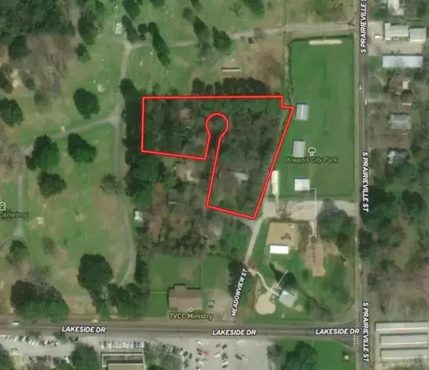 501 Rose Garden Cir, Athens, TX 75751