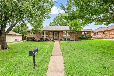 7529 Mapleleaf Dr, North Richland Hills, TX 76182