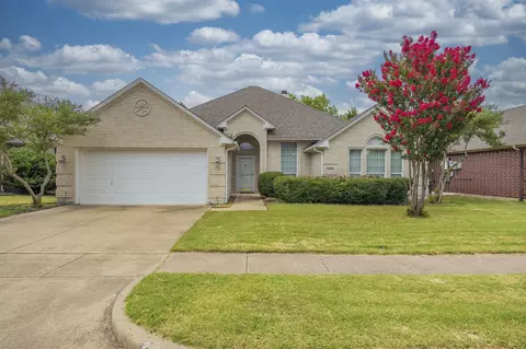 2972 Hideaway Dr, Grand Prairie, TX 75052