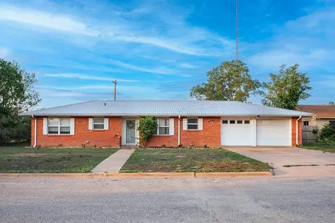 403 W China St, Brady, TX 76825