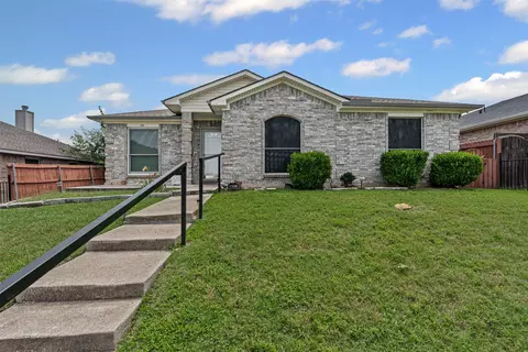 1100 Cedarcrest Dr, Mesquite, TX 75149