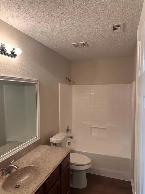 Bath - 195 Rolling Ct, Lancaster, TX 75146 photo 2 of 3