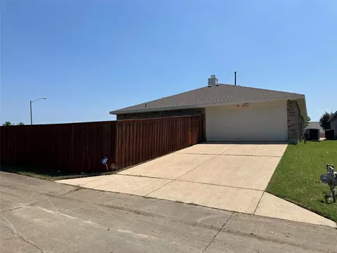 Exterior - 195 Rolling Ct, Lancaster, TX 75146 photo 5 of 5