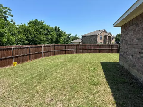 Exterior - 195 Rolling Ct, Lancaster, TX 75146 photo 4 of 5