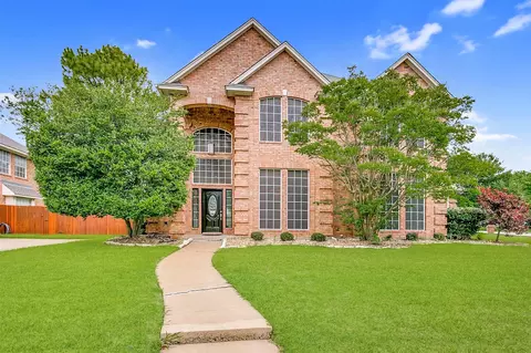 328 Cottonwood Ln, Hurst, TX 76054