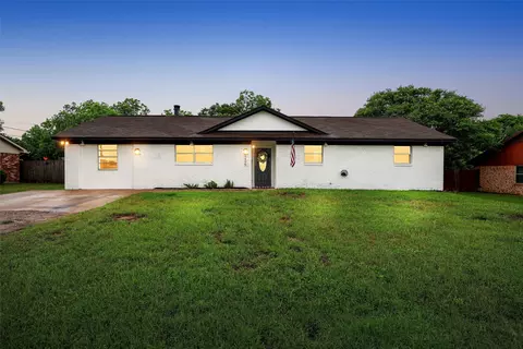 205 Anna Hobbs Ln, Eddy, TX 76524