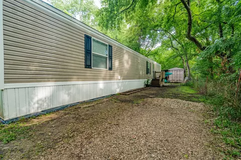 8709 City Lake Rd, Kemp, TX 75143