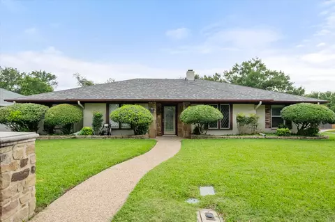 2801 Augusta Ln, Arlington, TX 76012