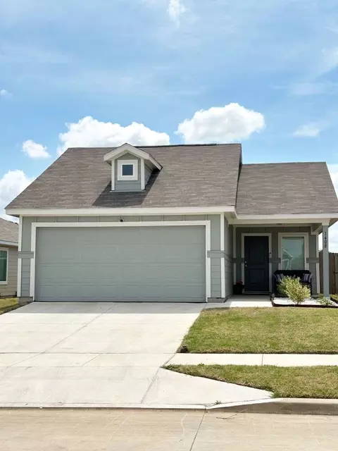 1408 Silver Oak Ln, Fort Worth, TX 76140