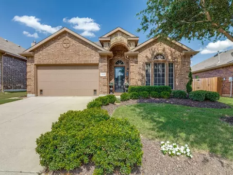 3033 Maple Creek Dr, Fort Worth, TX 76177